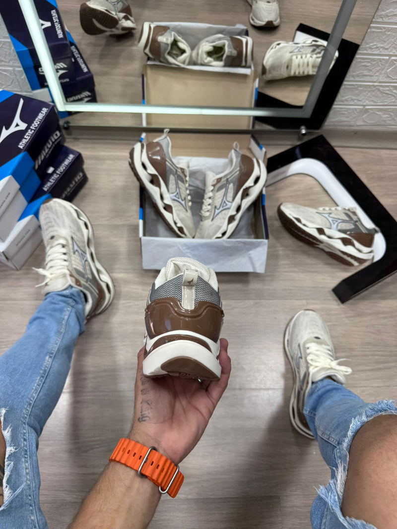 Mizuno Wave off White e Marrom