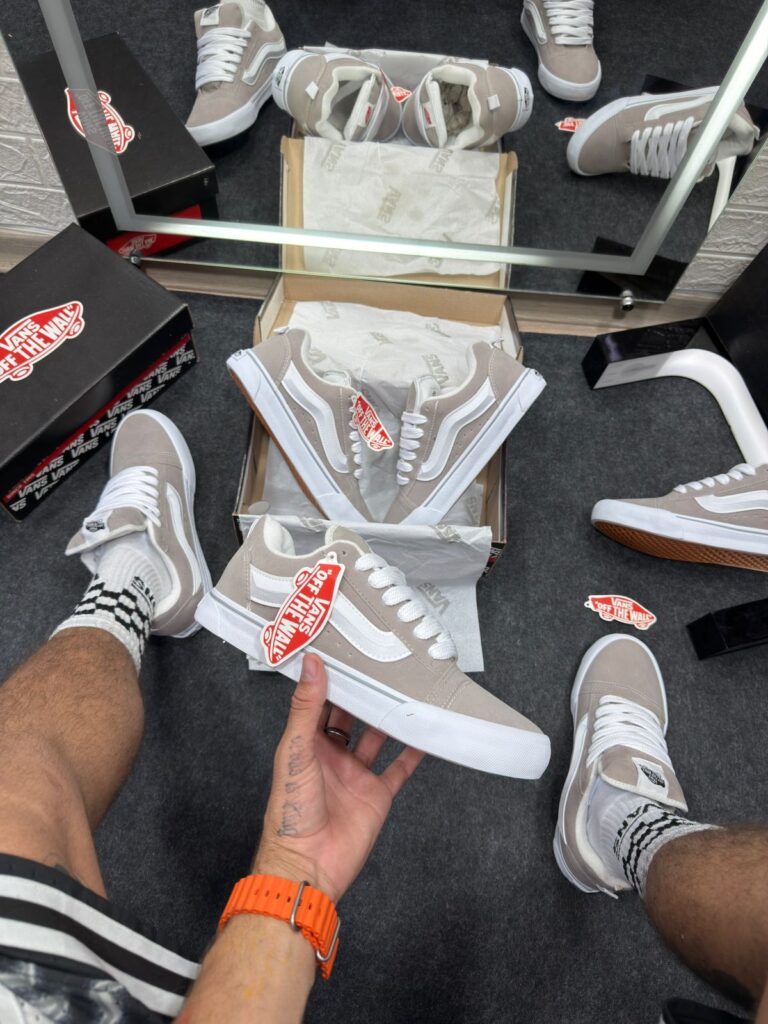 Tênis Vans Knu Skool Branco e Cinza