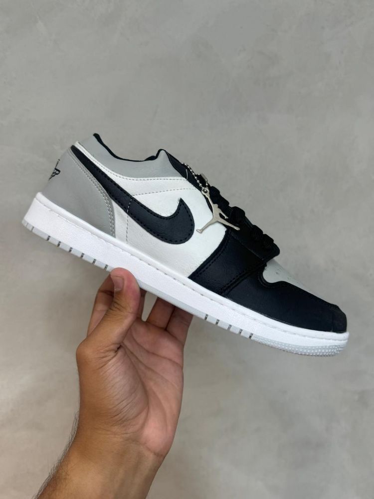 Tênis Air Jordan 1 Low - Shadow Toe